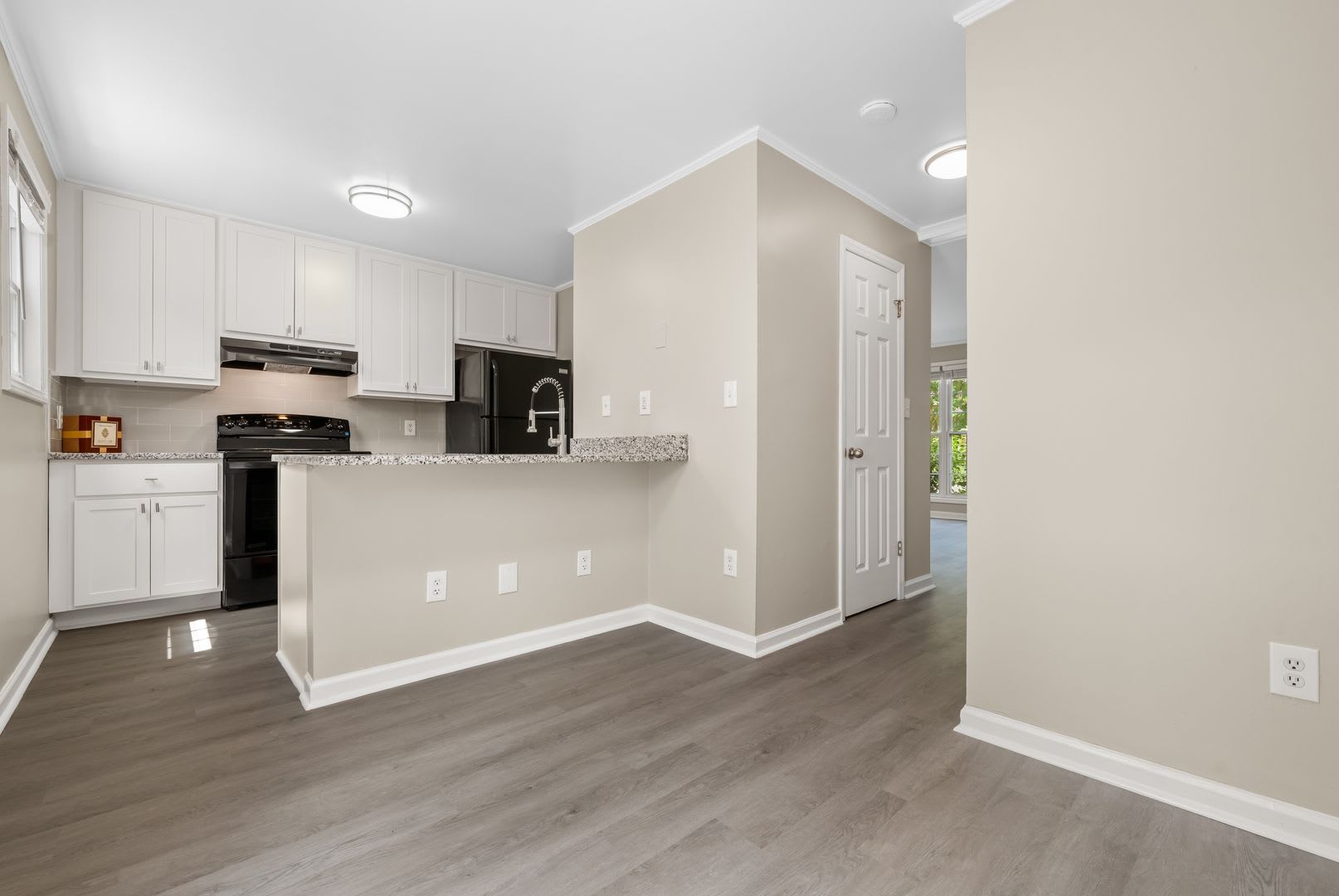 Discover this freshly renovated end-unit townhome in Durham, NC featuring 2 bedrooms and 1.5 baths. – photo 5