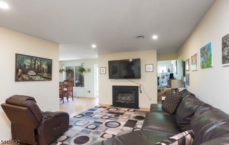 24 Mcchesney Ct – photo 5