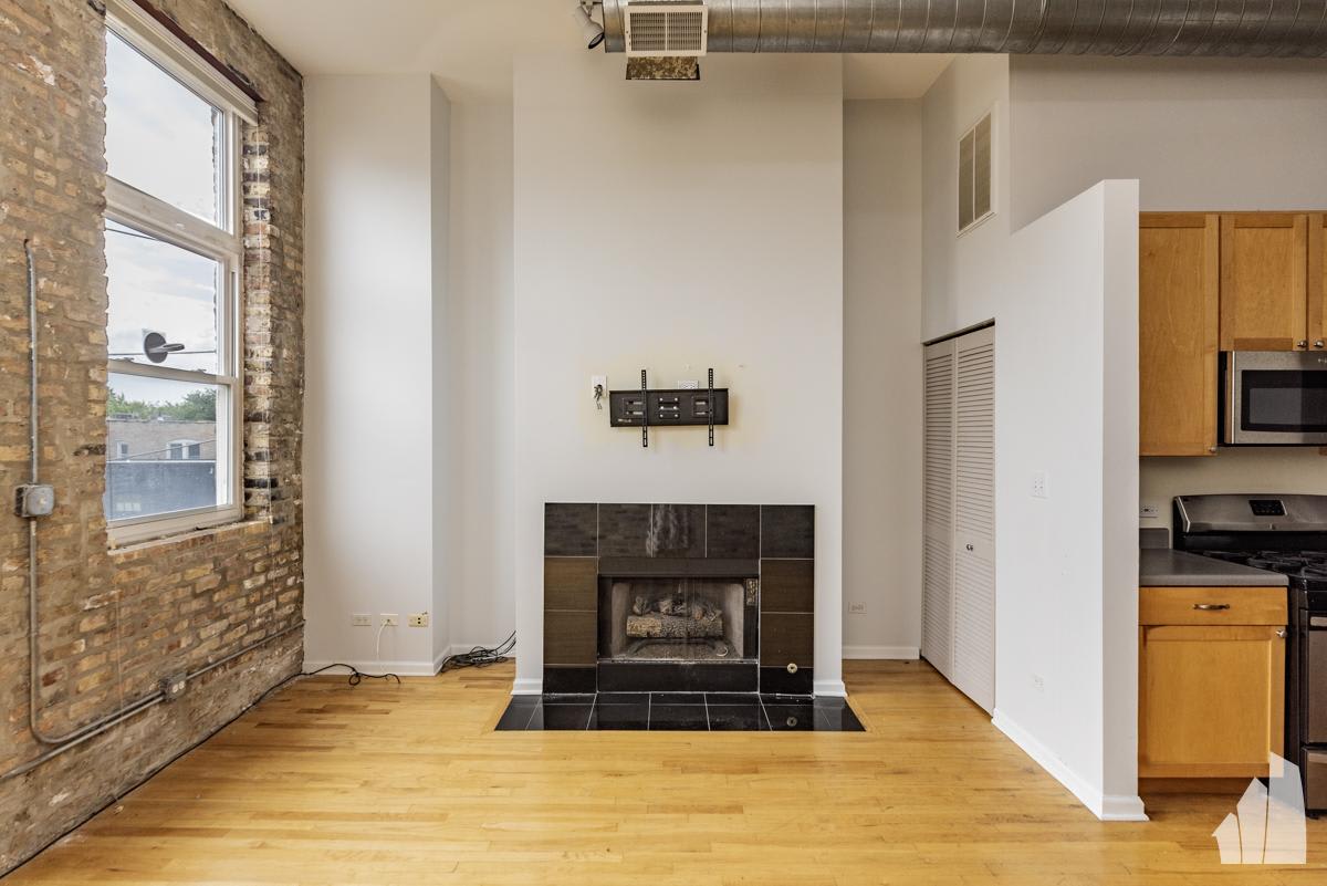 1907 N Milwaukee – photo 2