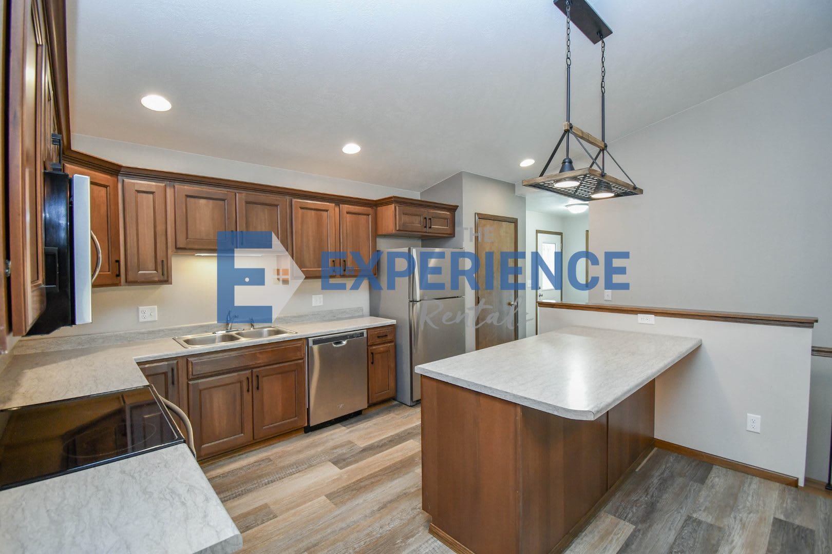 Spacious 3BR Townhome on Quiet Cul-de-Sac – photo 5