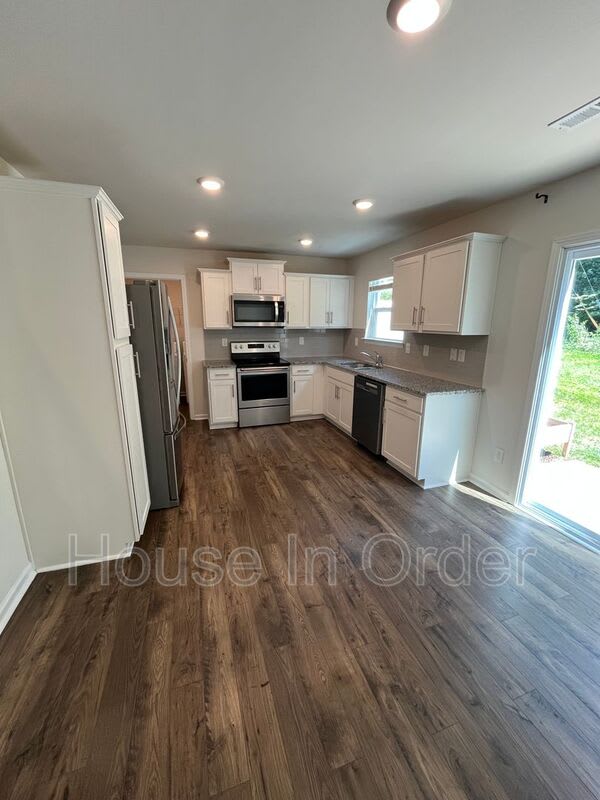 32 Malcolm Ct. – photo 5
