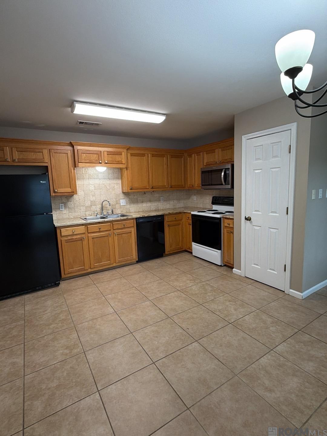 10124 Nashville Ct – photo 3