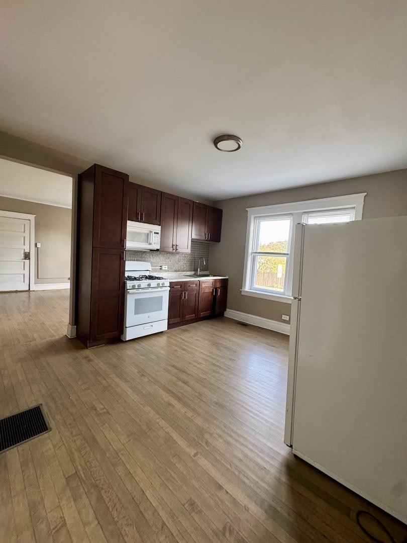 2345 Cuyler Avenue – photo 4
