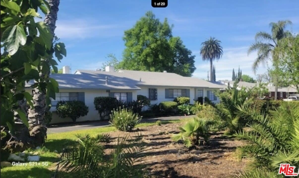 17402 Hart St – photo 1