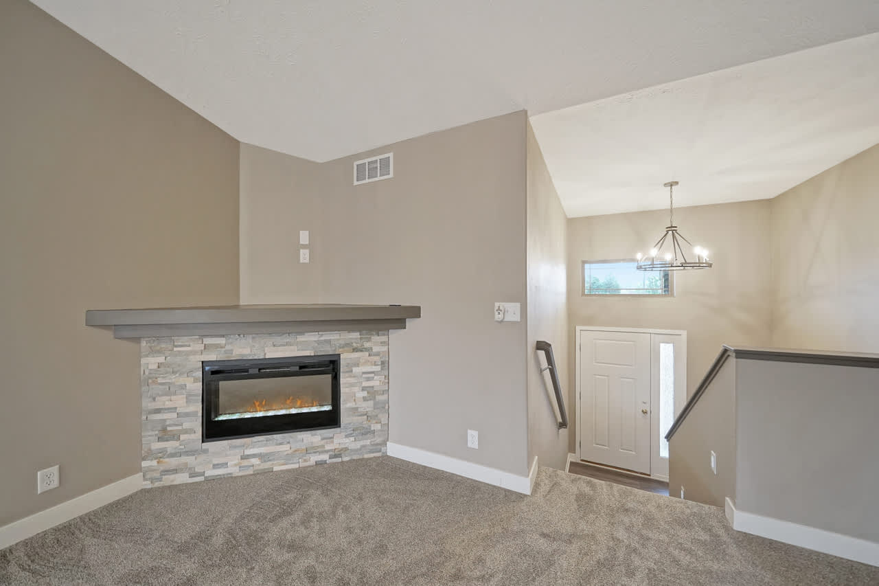 8195 Regent Dr – photo 2