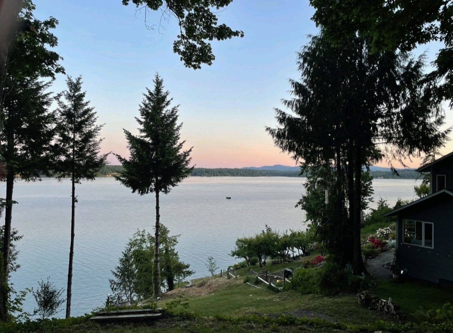 Beautiful Home On The Totten Inlet – photo 1