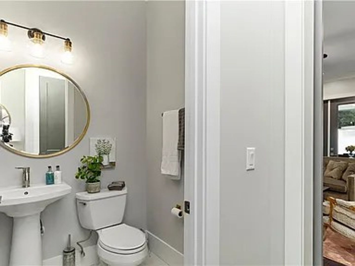 Exquisite 4-Bed, 5.5-Bath Executive Retreat with Lap Pool in Prime Winter Park Location – photo 5