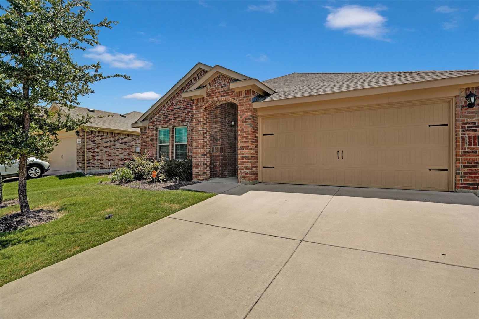 Move-In Ready 4BR/4BA Home with Luxury Finishes and Open-Concept Design – photo 2