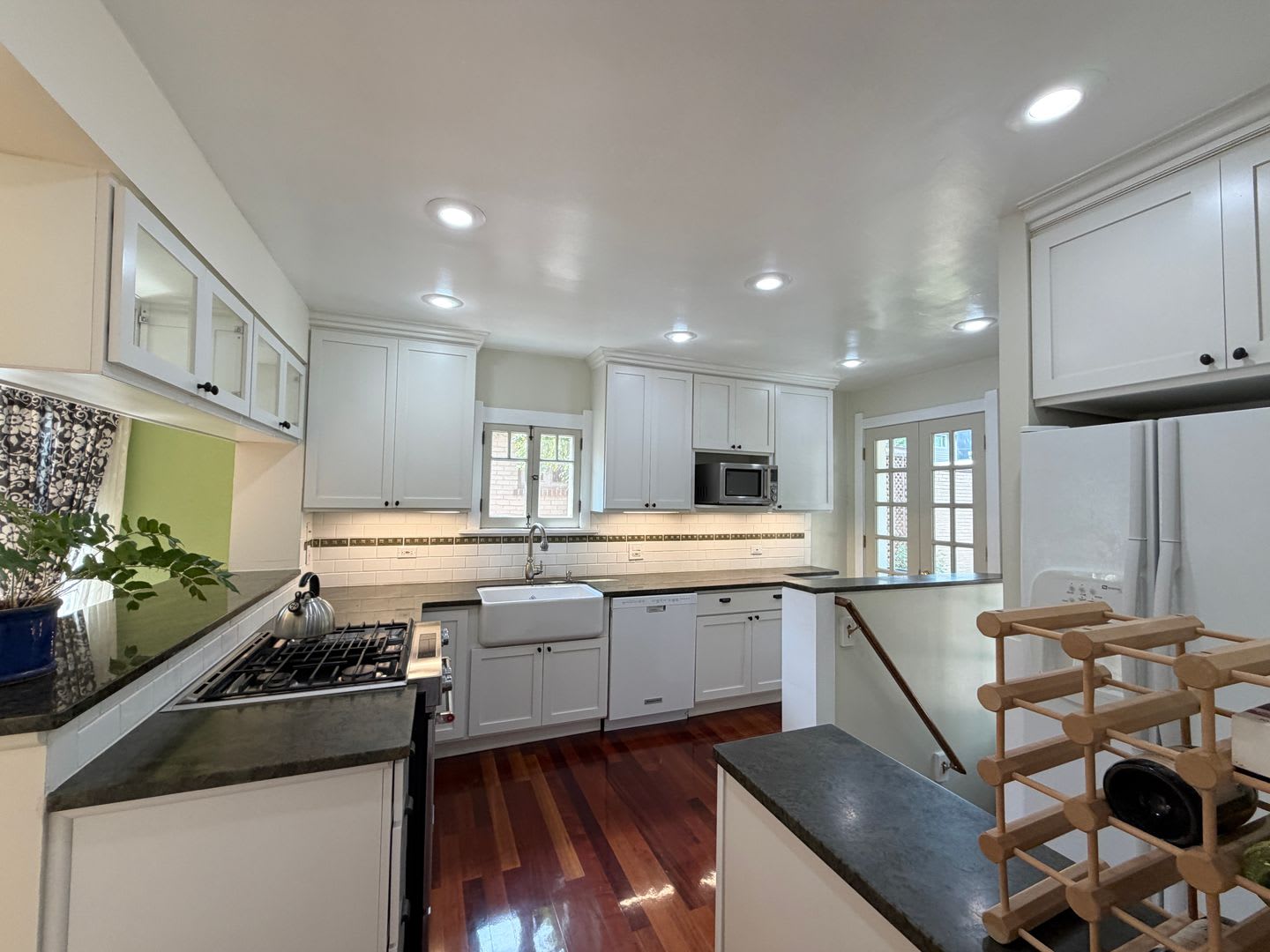 Luxe Congress Park Sanctuary: Modernized Historic Charm, Greenhouse & Garden Haven – photo 3
