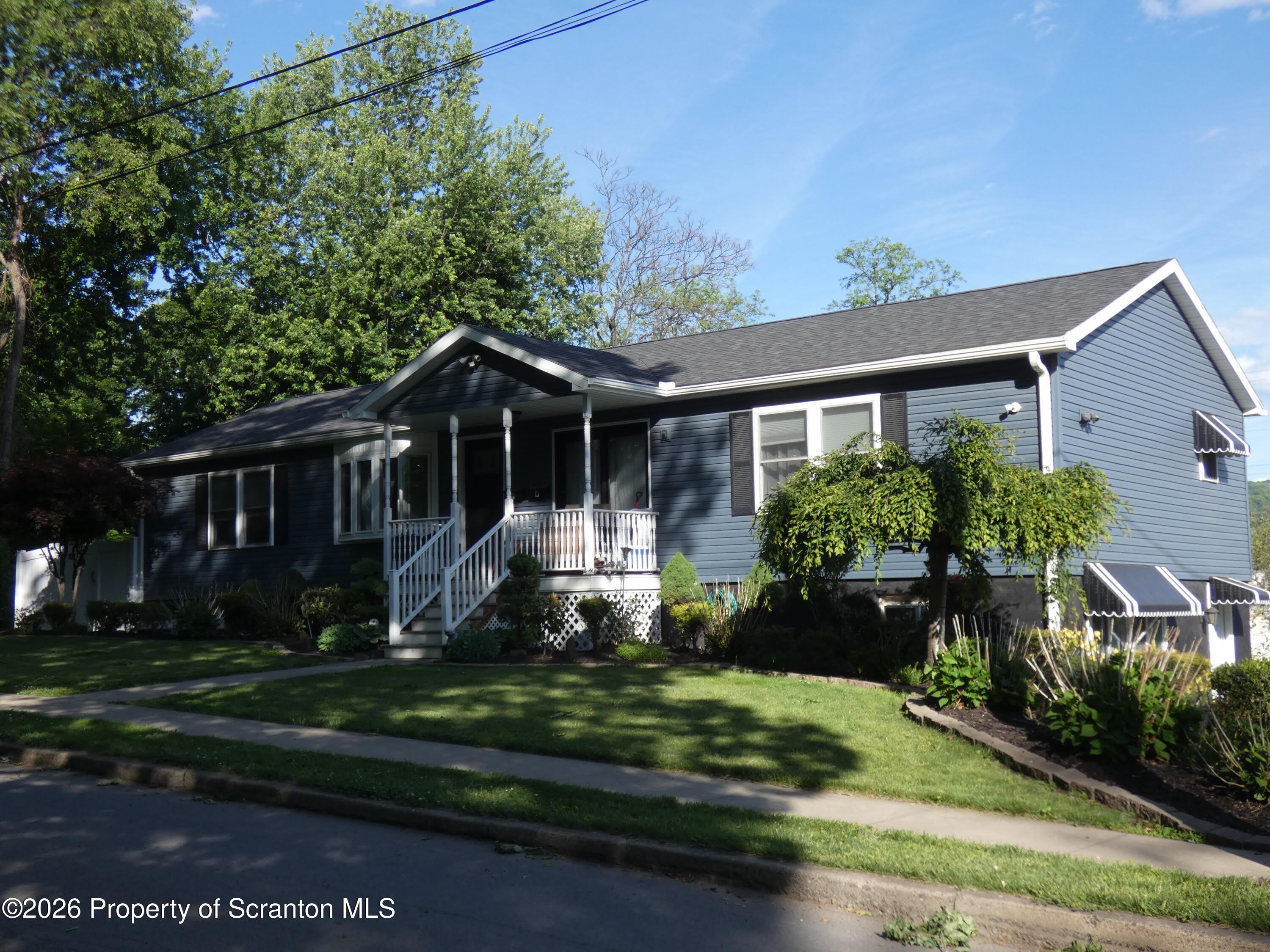 607 3rd Avenue – photo 1