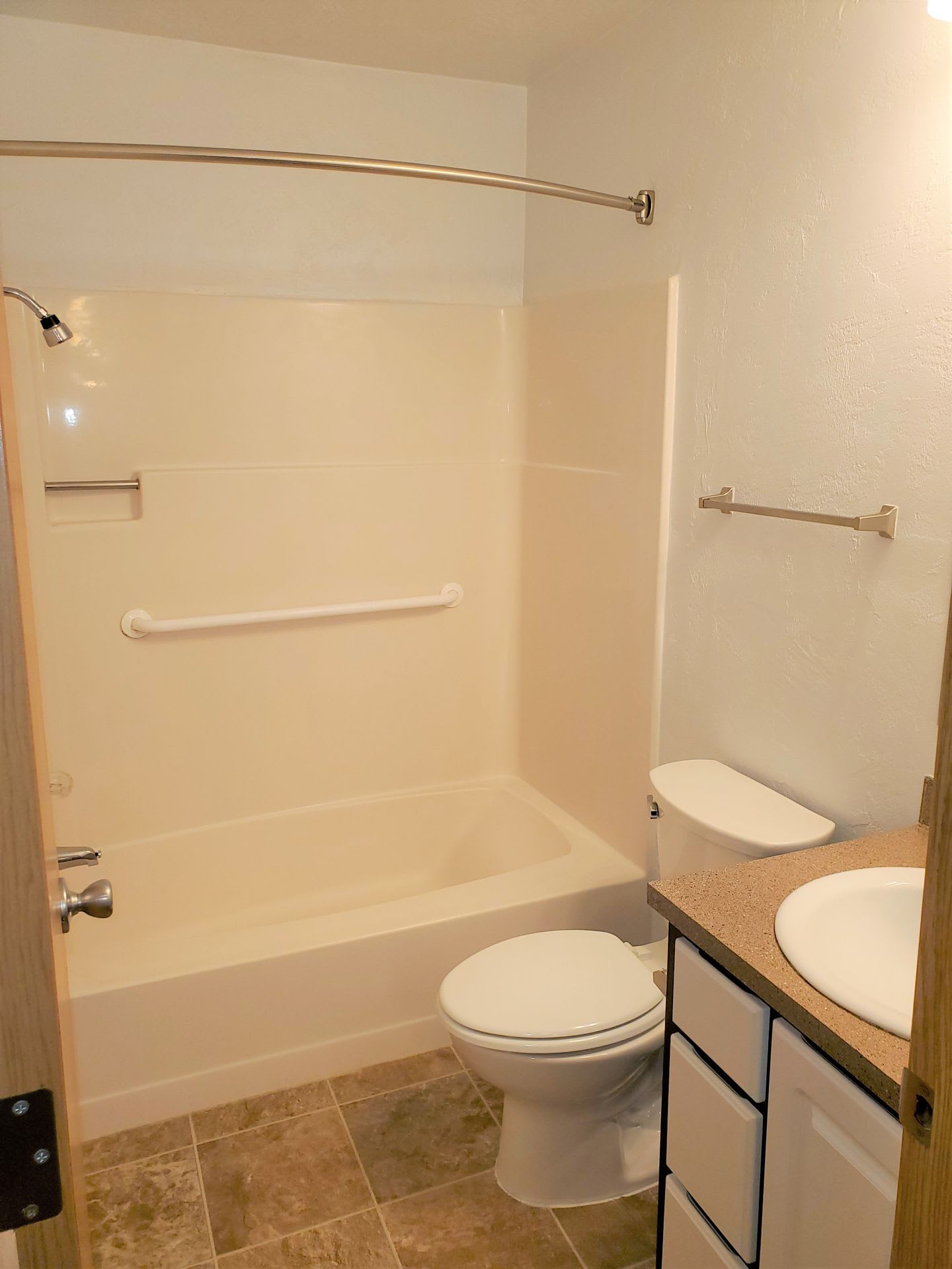 One Bedroom, One Bath – photo 1