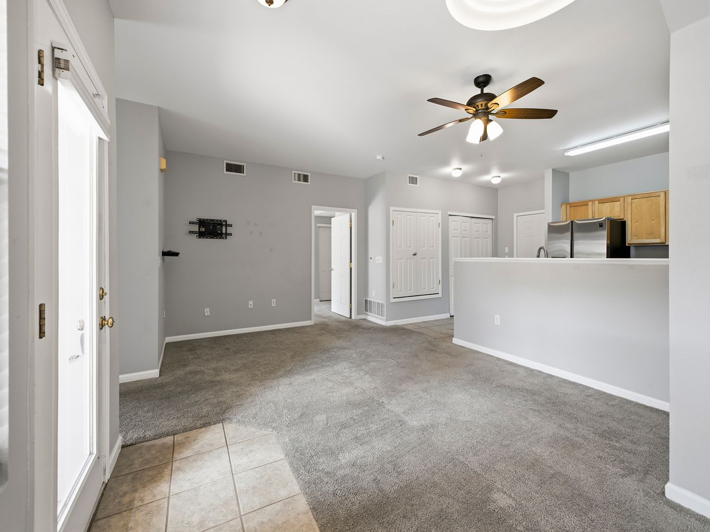 Bright & Inviting 1st Floor Condo for Rent! – photo 4