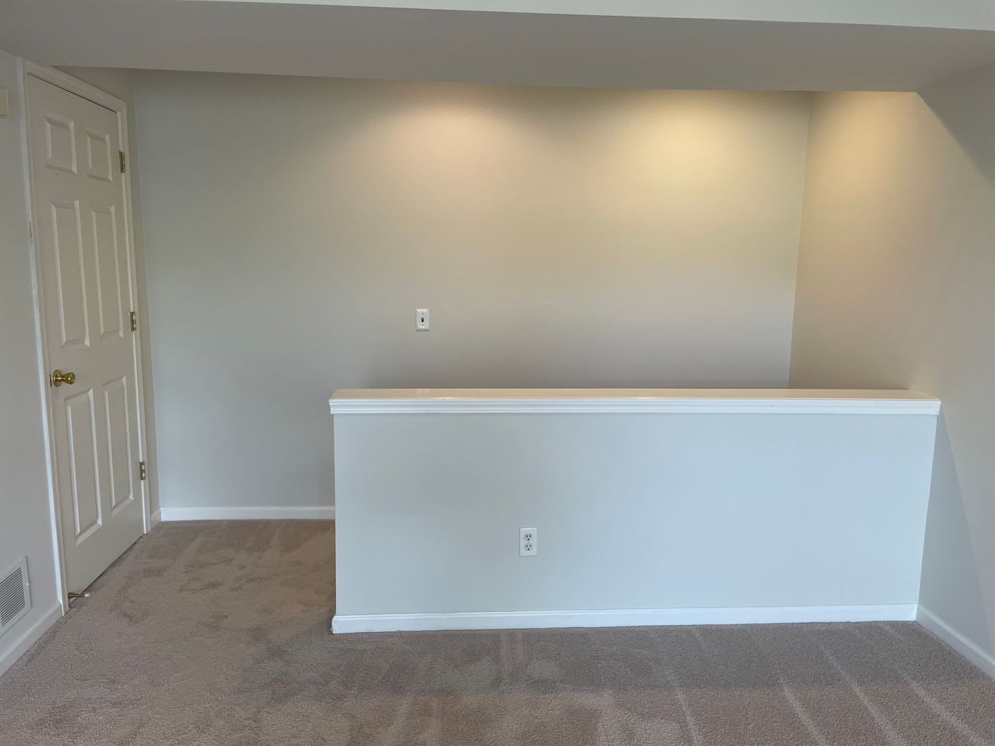 Shelby Twp 2 Bedroom 2 Bath Attached Garage With Balcony Updated Kitchen – photo 4