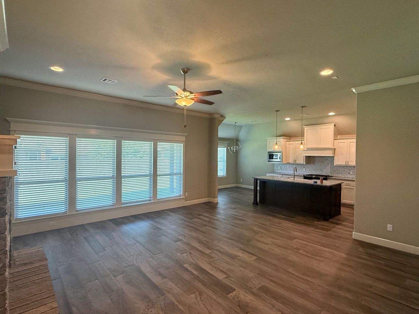 Fantastic 3 Bed 2 Bath With 3 Car Garage – photo 2