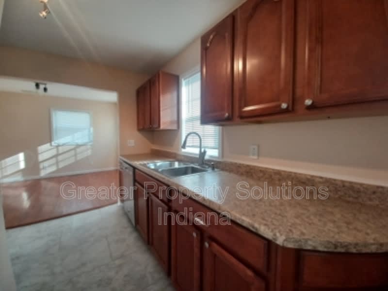 412 W South St – photo 5