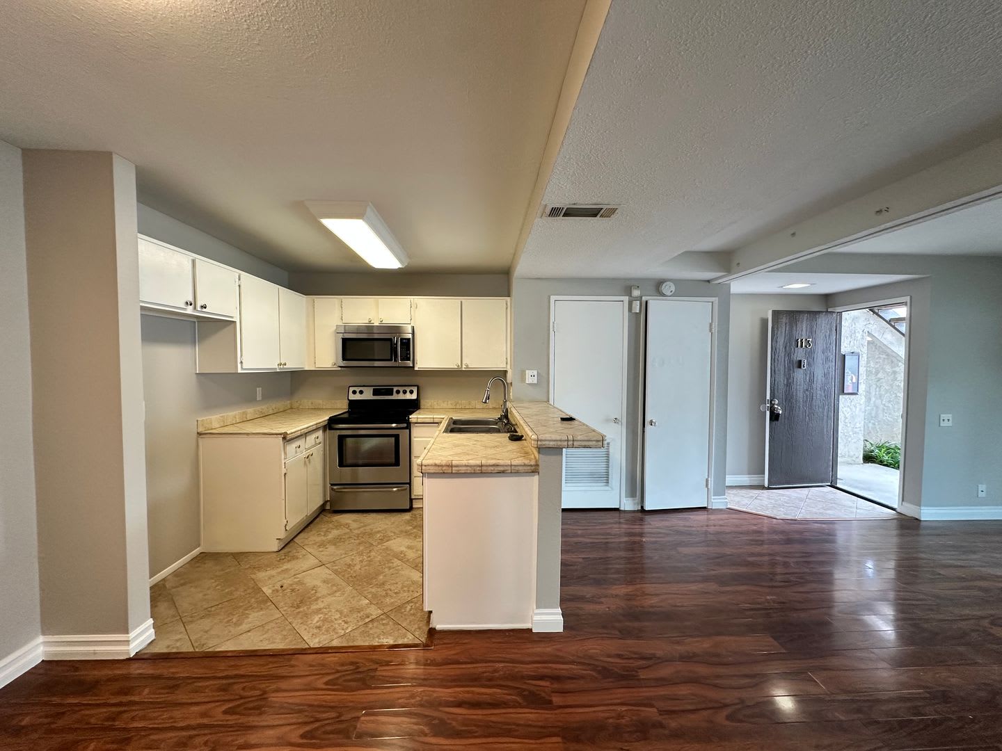 Spacious 2 Bedroom with Private Patio & In-Unit Laundry – photo 5
