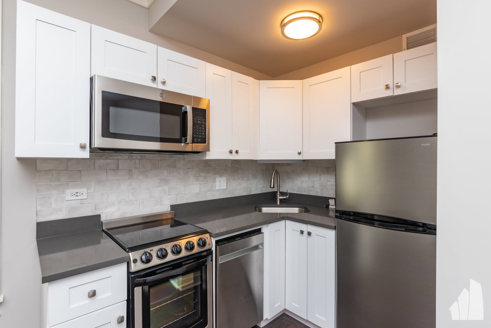 640 West Wrightwood Avenue – photo 4