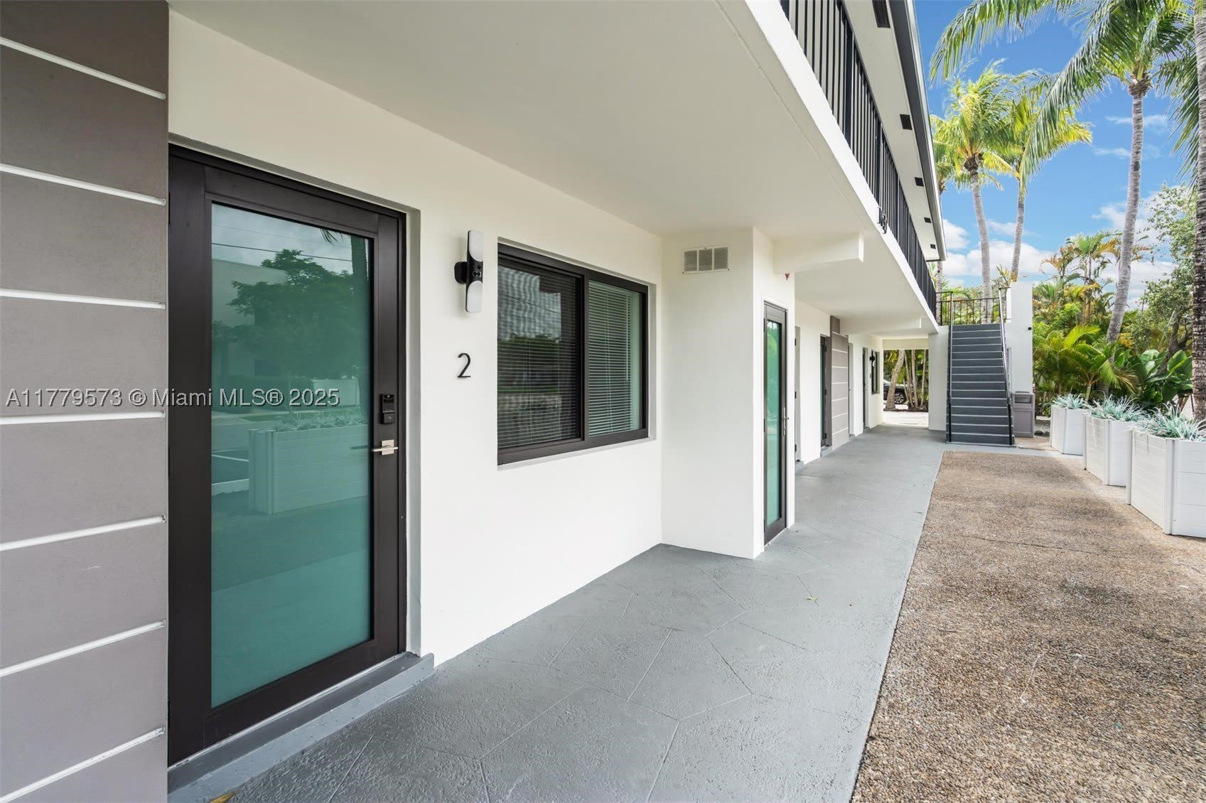 1630 Sw 4Th Ave – photo 2