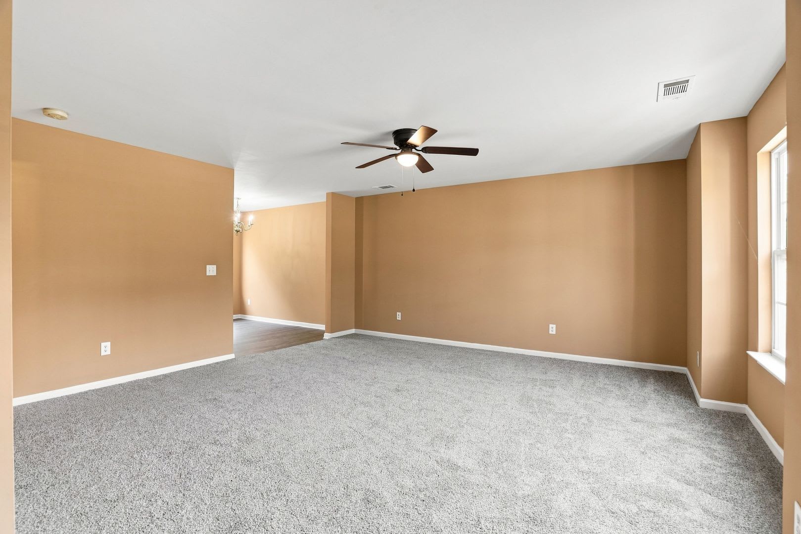 Spacious Living in Coulwood East – photo 5
