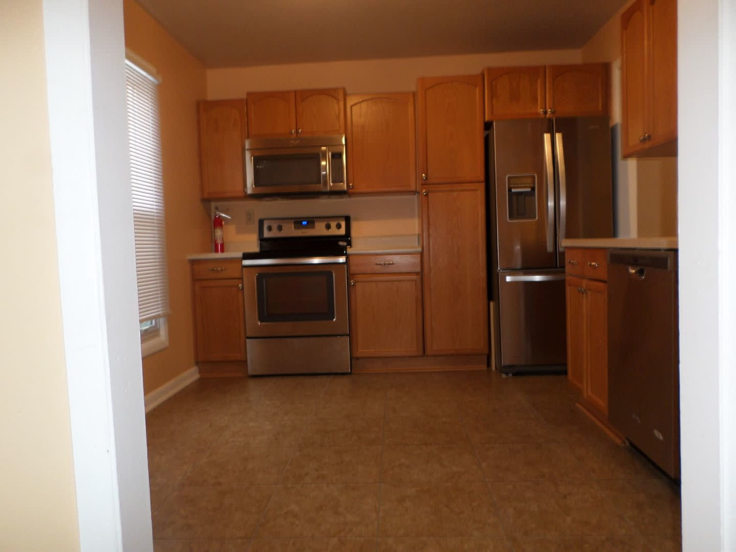 3 Bedroom 3 5 Bath Townhouse – photo 3