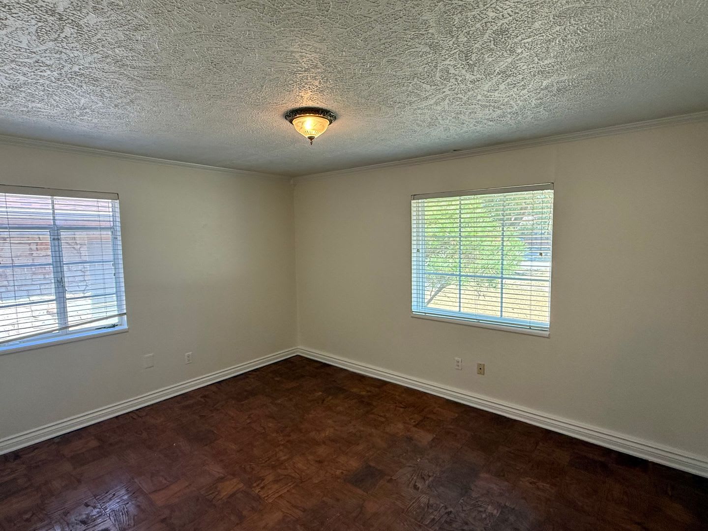 Gorgeous 3 Bed 1 Bath in The Village – photo 5