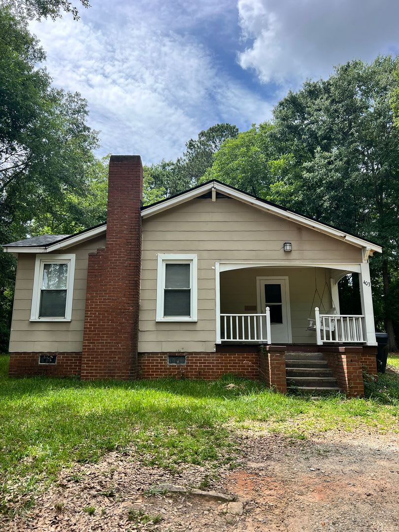 3 Bedroom Home Great Location – photo 1