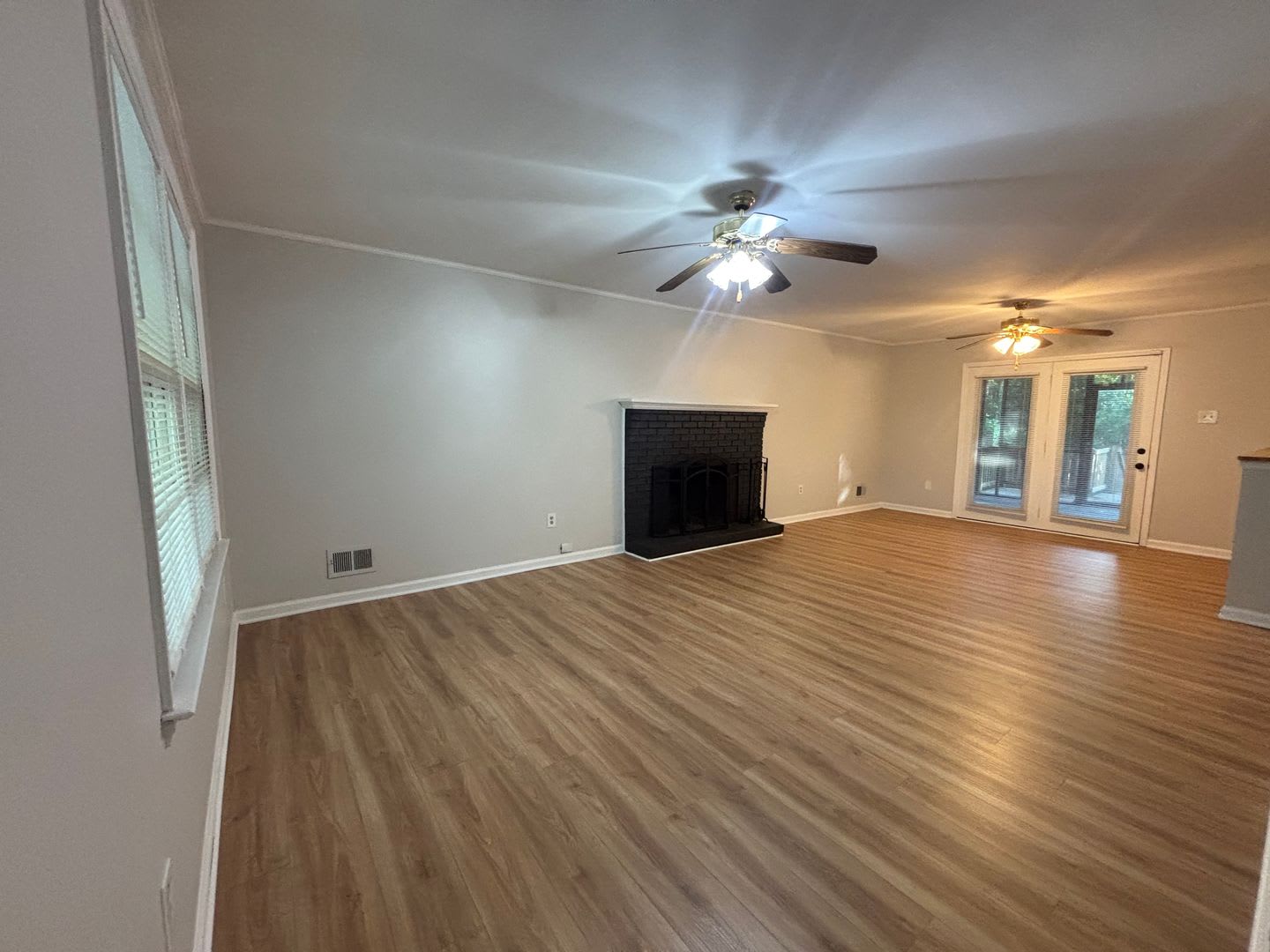 Updated & Move-In Ready in SE Columbia! – photo 2