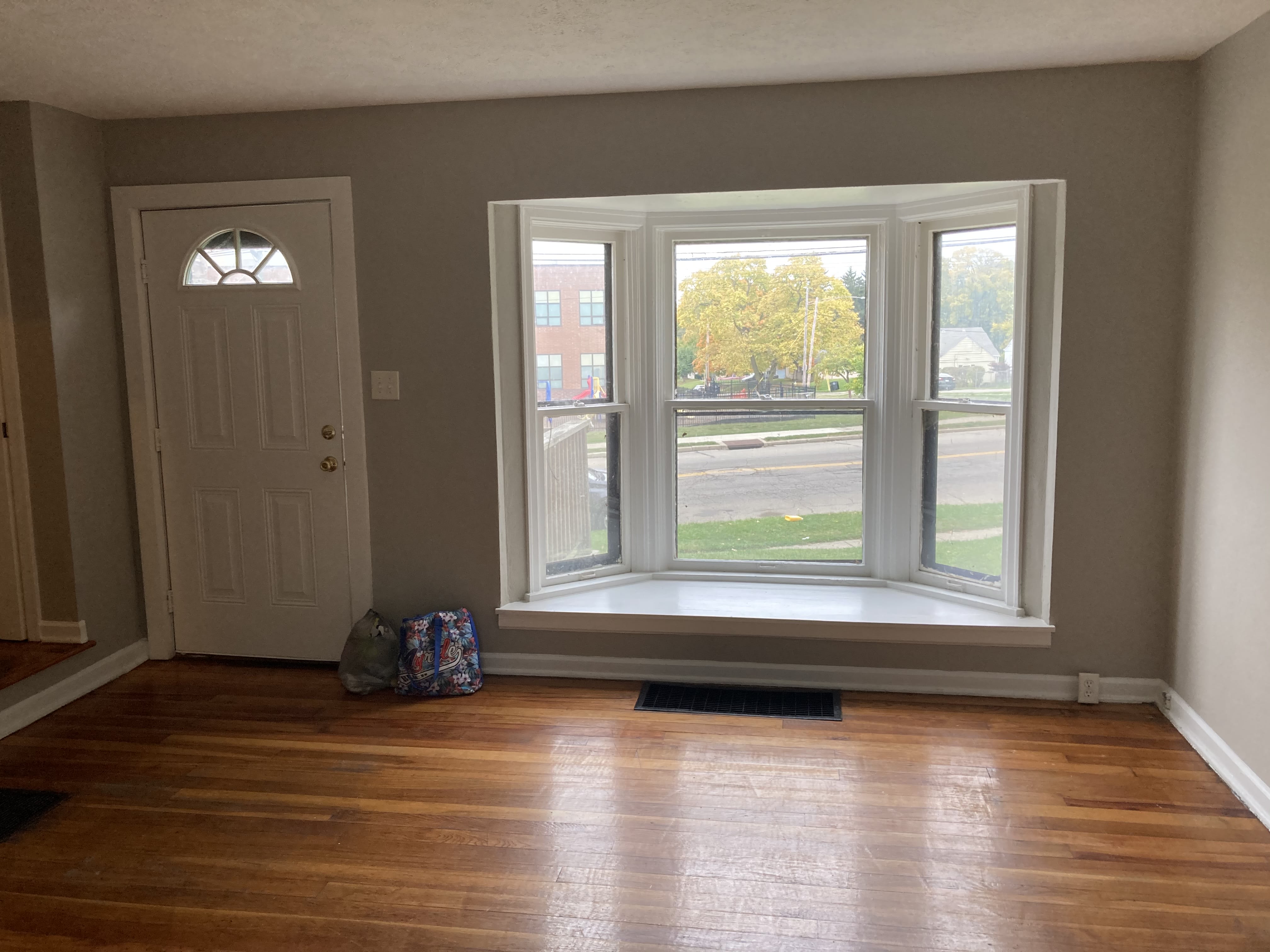 1356 Huffman Ave – photo 4