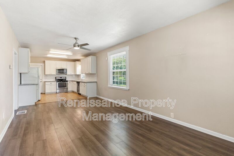 400 E Ellis Street – photo 3