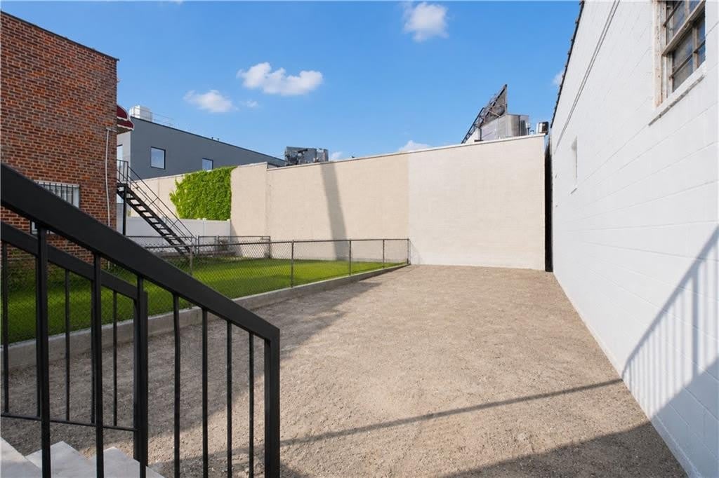 2171 Hendrickson Street – photo 2