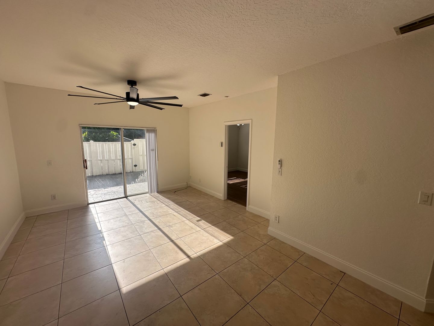 RENOVATED 2 BED / 2 BATH – AVAILABLE NOW! – photo 1