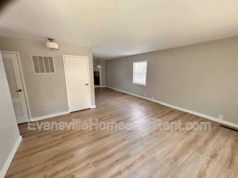 300 North Park Dr – photo 2