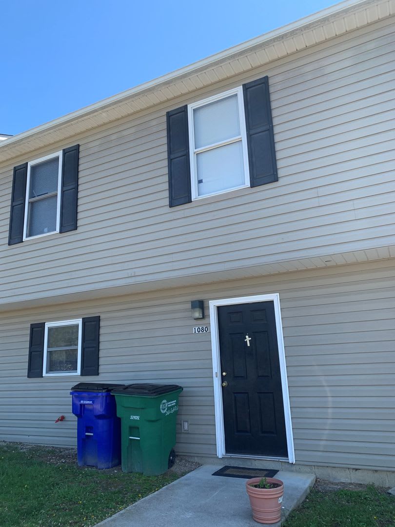 3 Bedroom 2.5 Half Bath Townhouse – photo 1