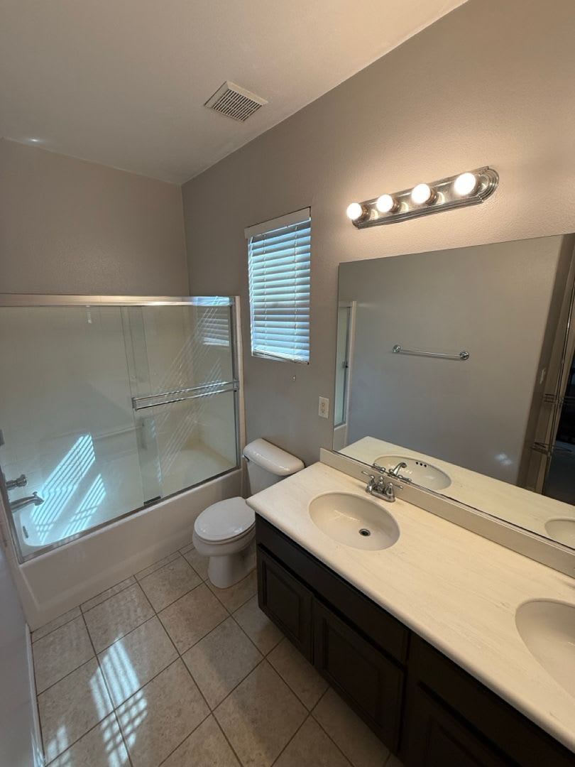 A Grand Home Where Comfort Meets Elegance – photo 4