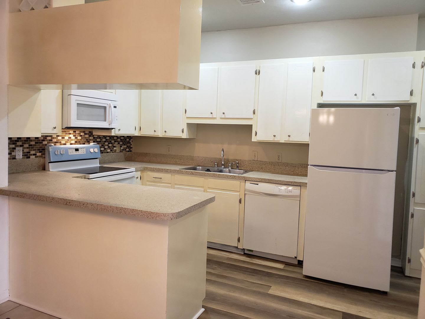 Remodeled 2 bedroom/1&1/2 bathroom in Eastwood on the Bayou – photo 2