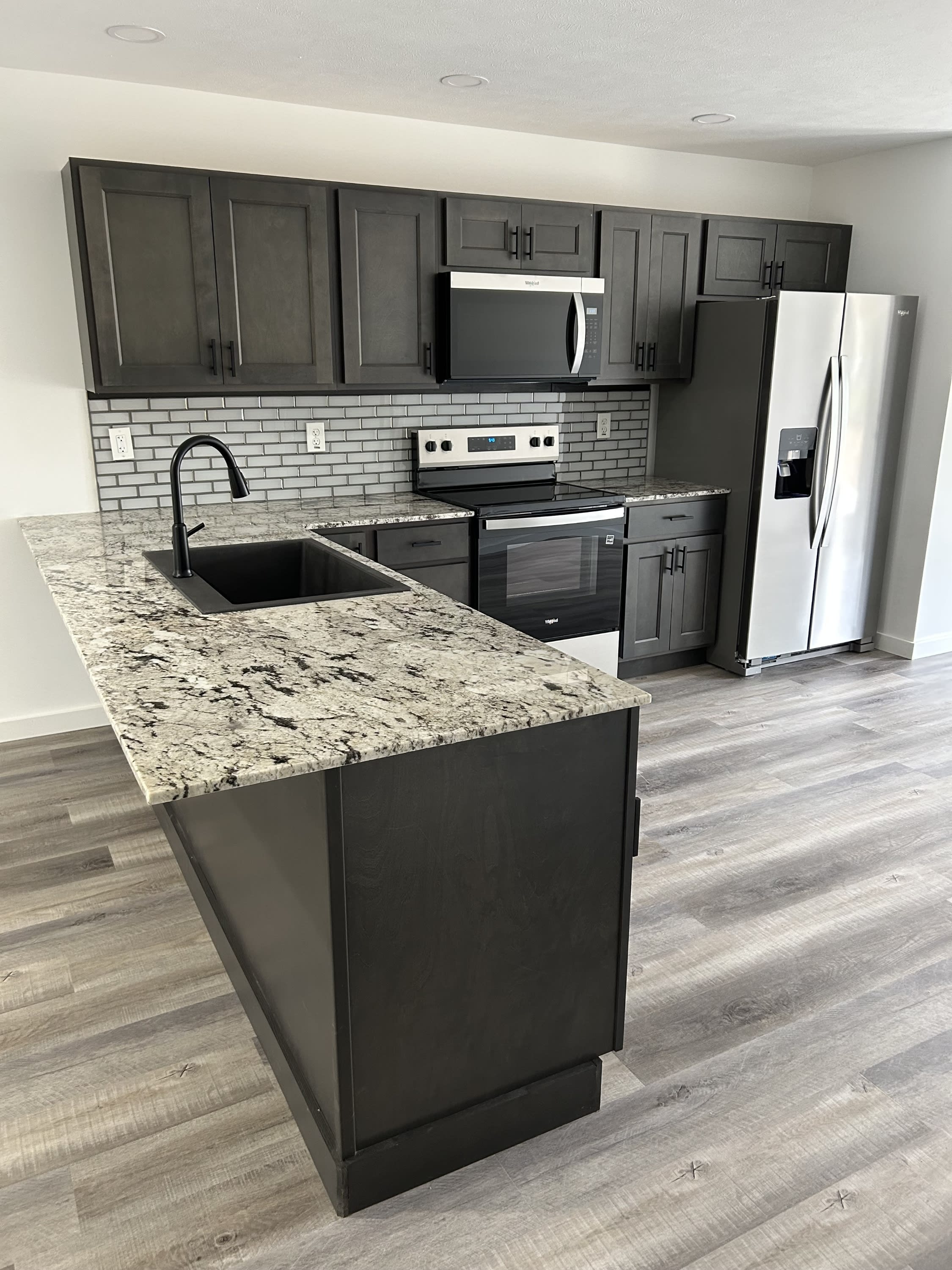 423 W3rd St – photo 3