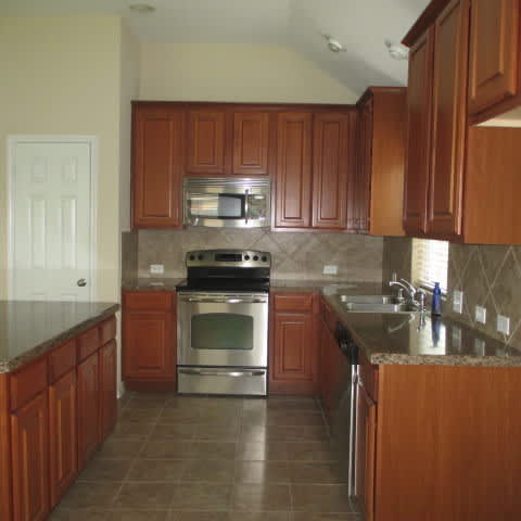 Cozy 3 bedroom home with walk-in closets! – photo 3