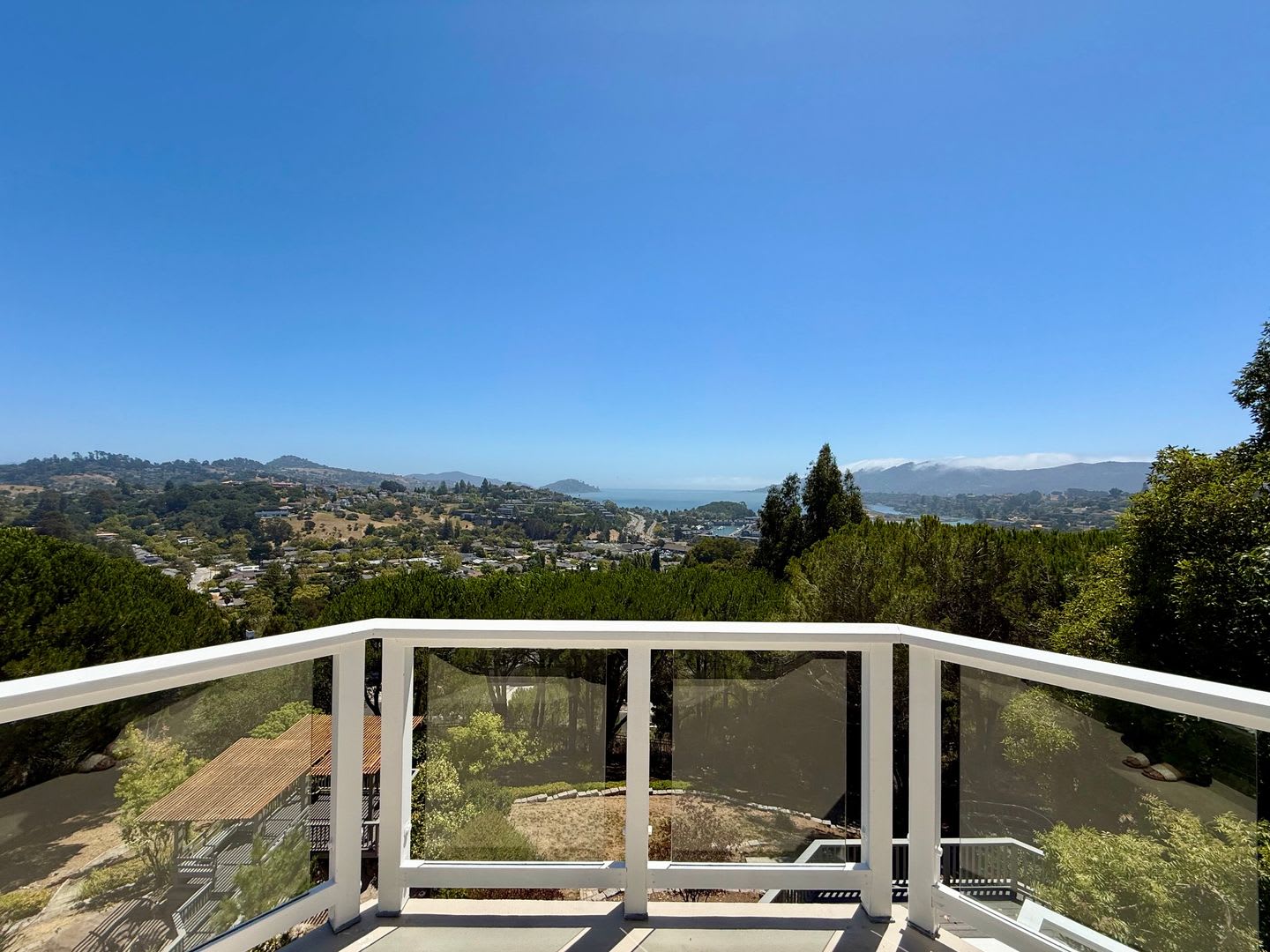 PANORAMIC BAY VIEW ESTATE IN PRESTIGIOUS TIBURON – photo 3