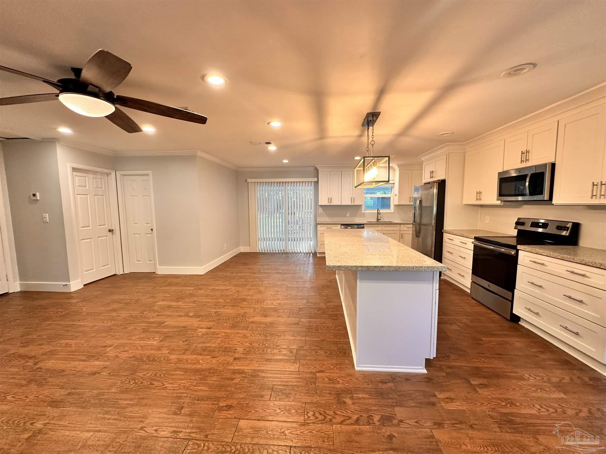 2820 Christine St – photo 5