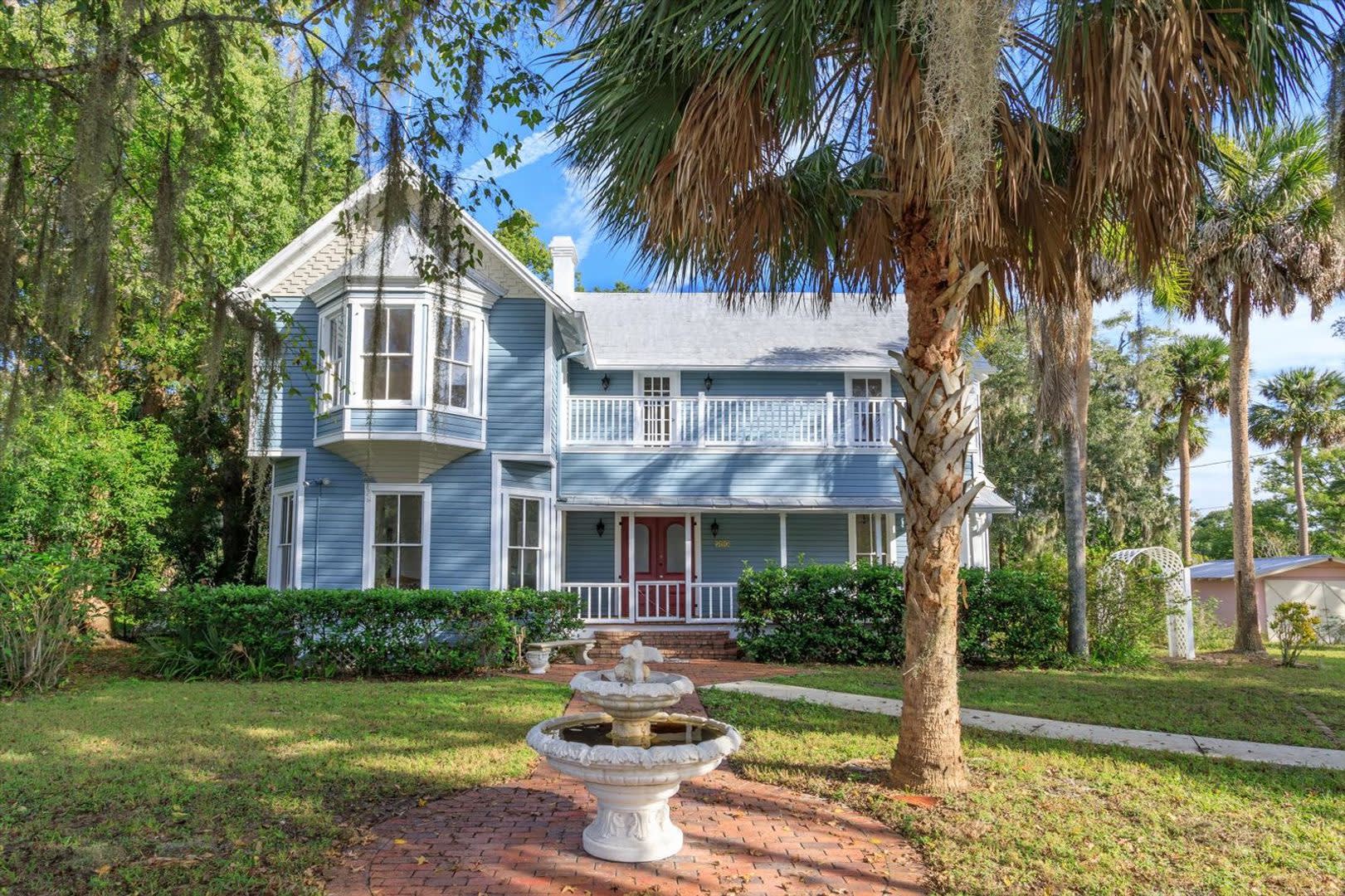 Mid term historic furnished rental – photo 1
