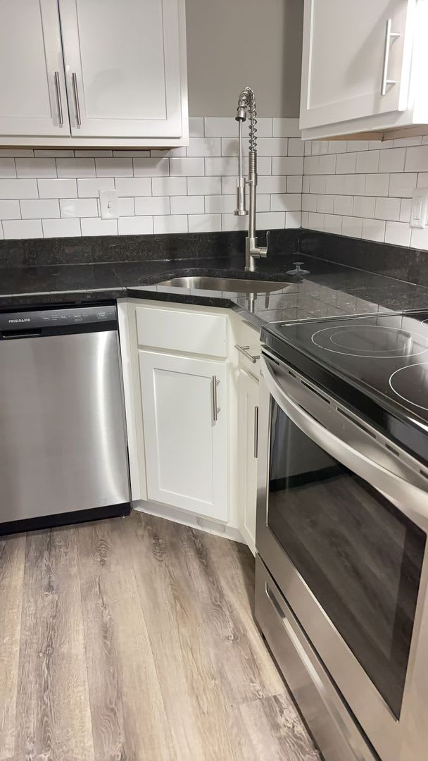 Newly Remodeled 1 Bedroom Apartment, Walk to Campus! – photo 1