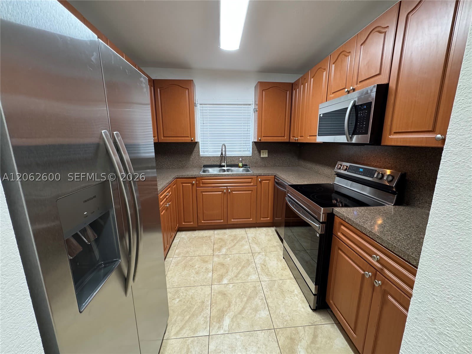 717 NE 10th Ave – photo 2
