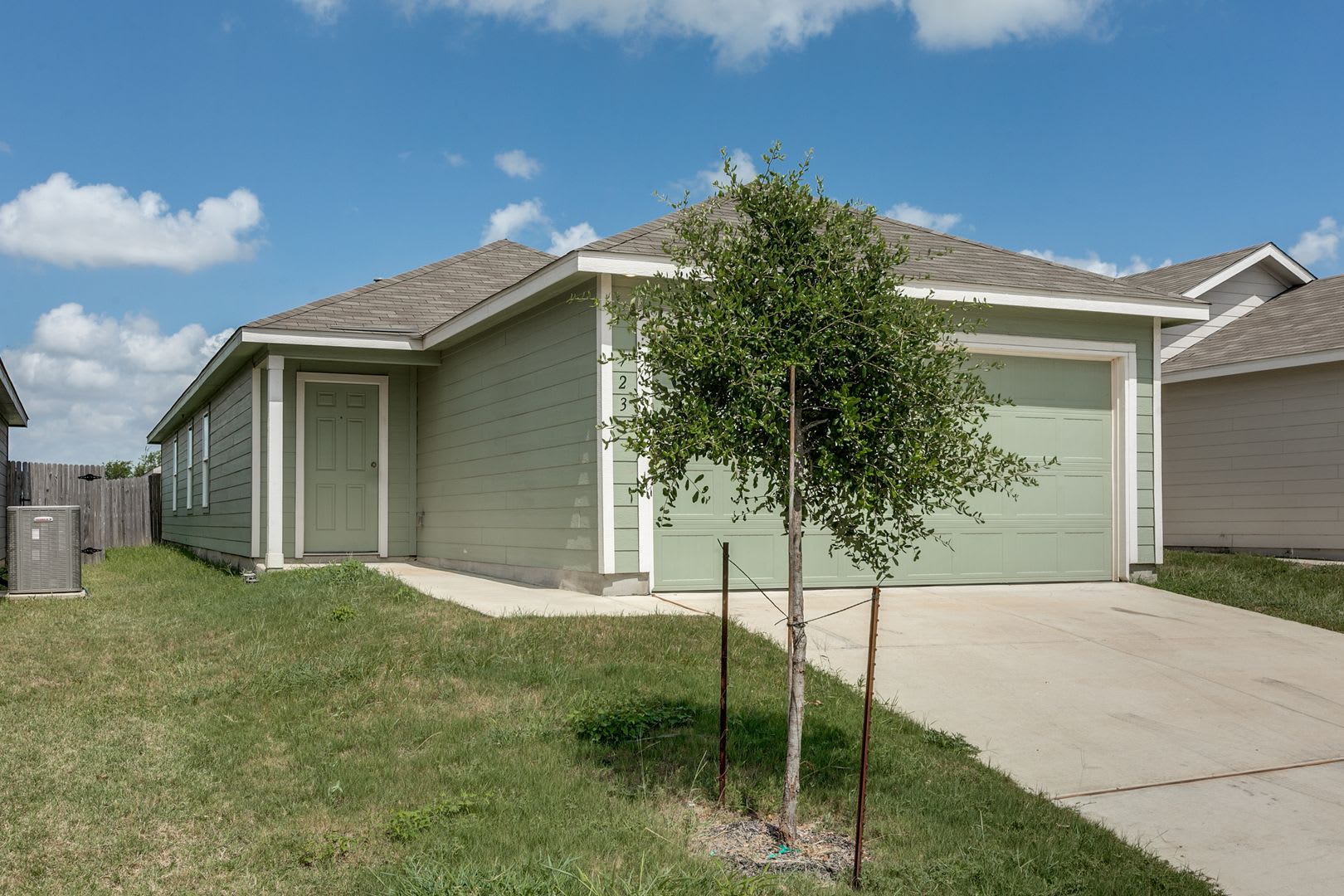 Well Maintained 4-Bedroom Home Near Lackland AFB – photo 2