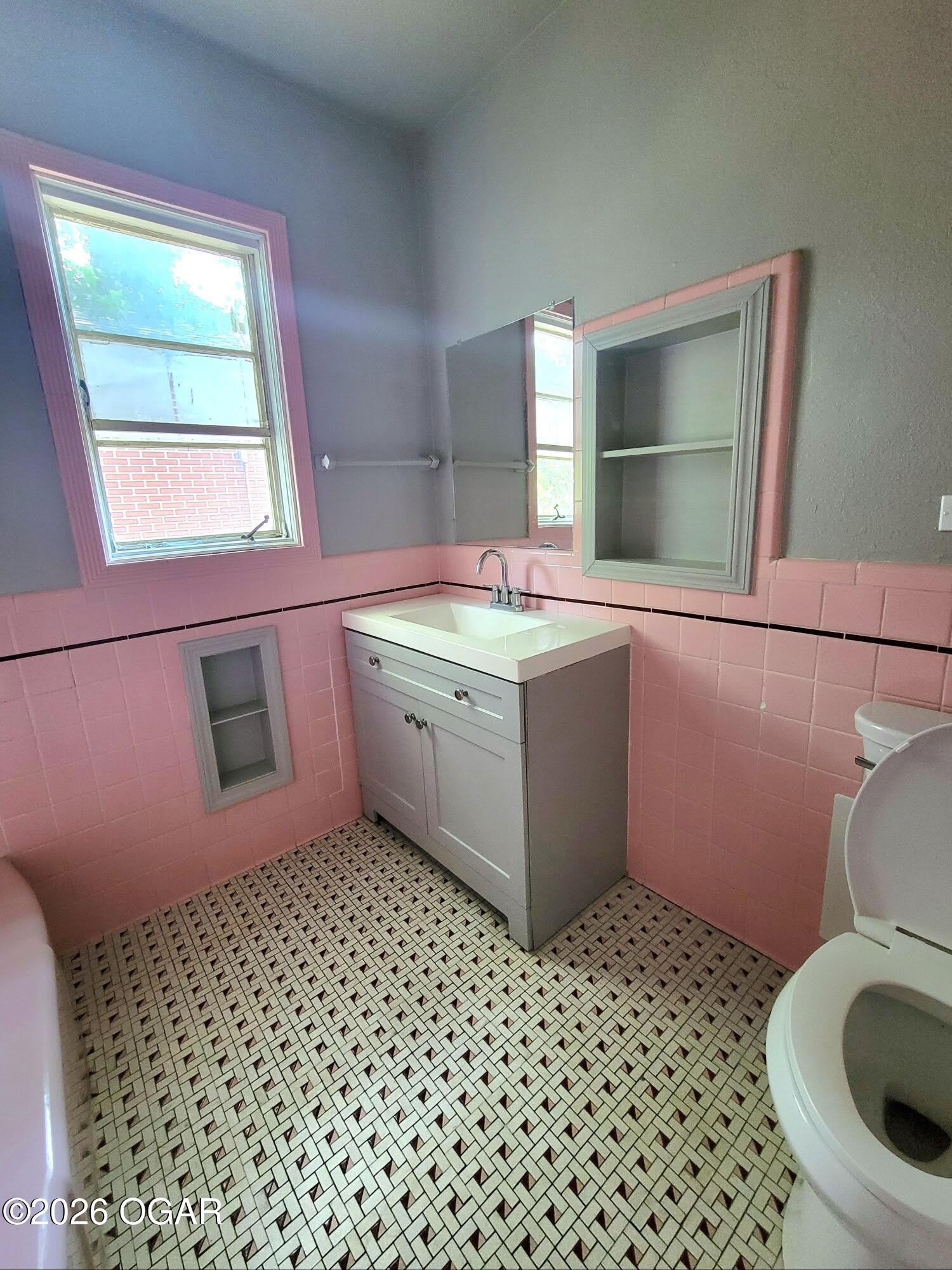 809 W 4th Street – photo 3