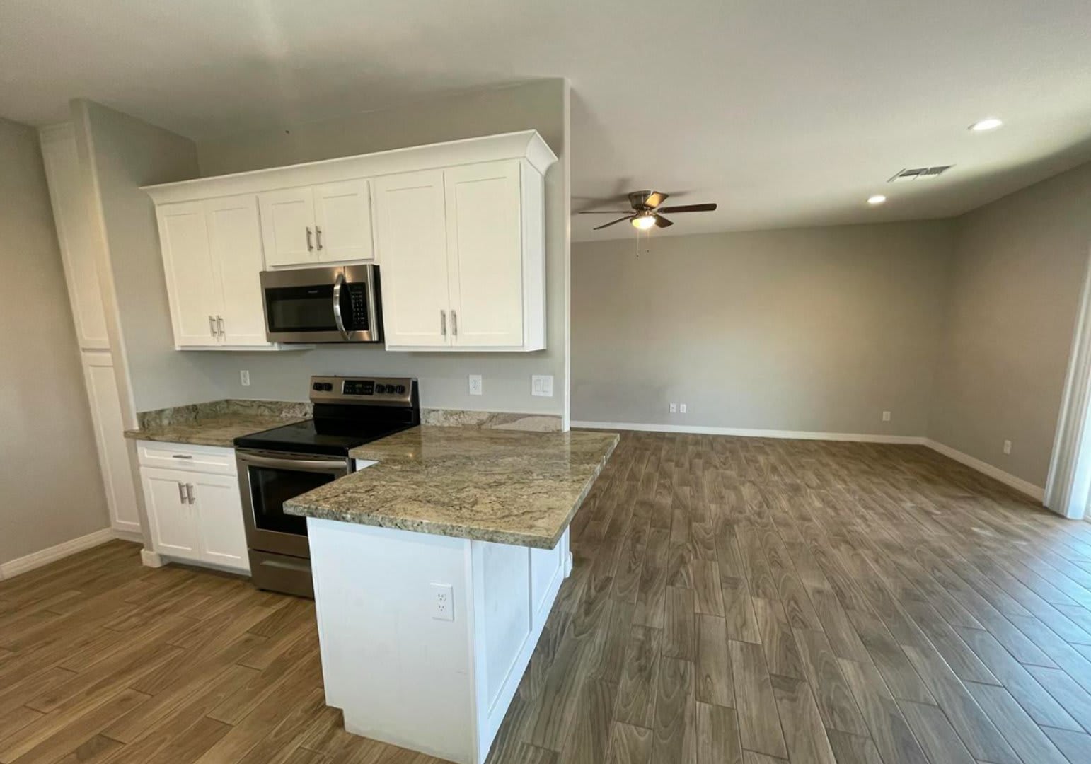Wonderful 3 Bed 2 Bath Home in Arizona City – photo 4