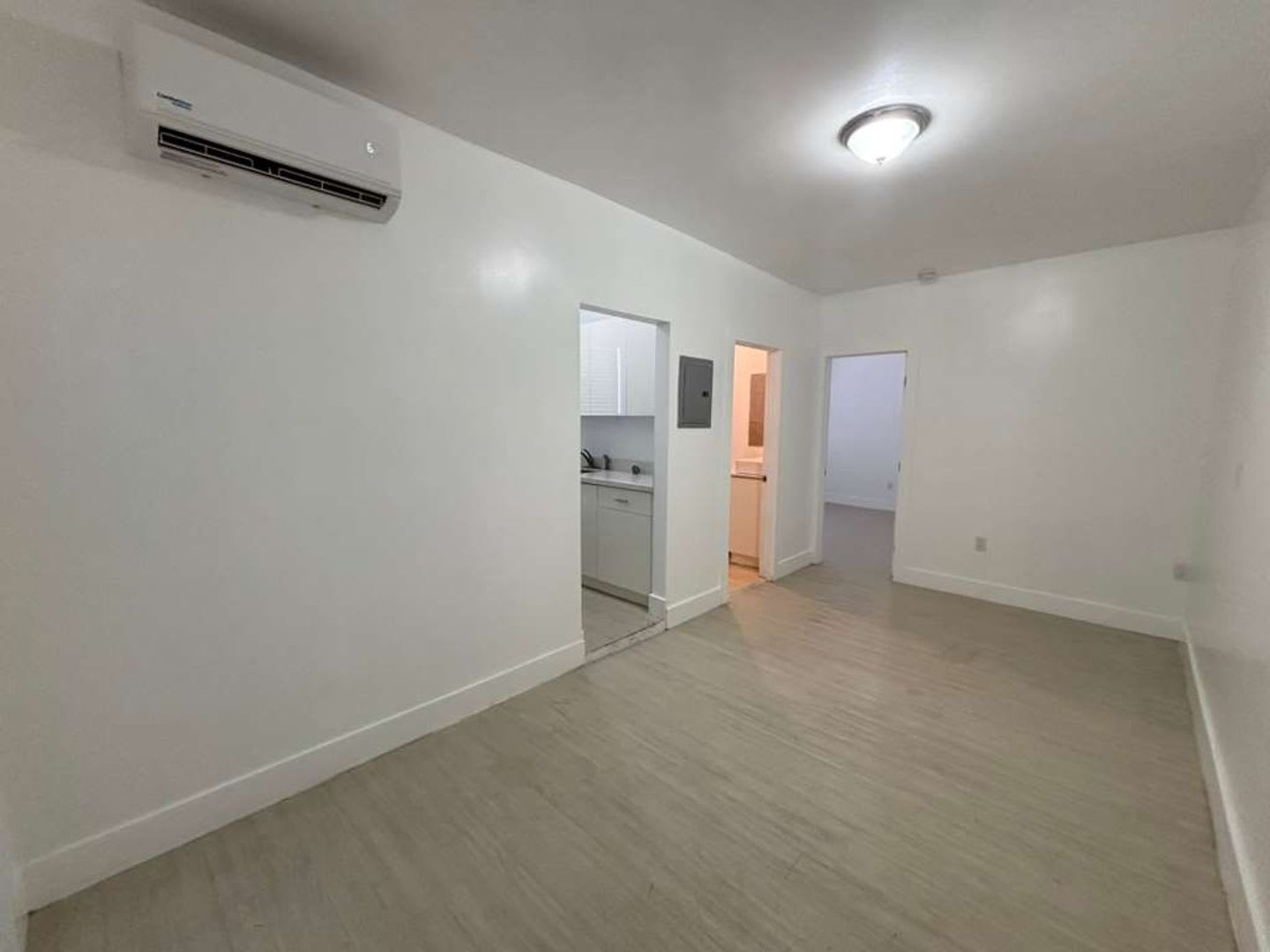1051 NW 2nd St. – photo 2