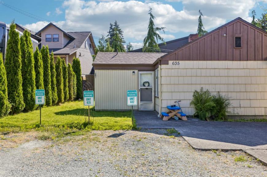 642 S 159th St – photo 4