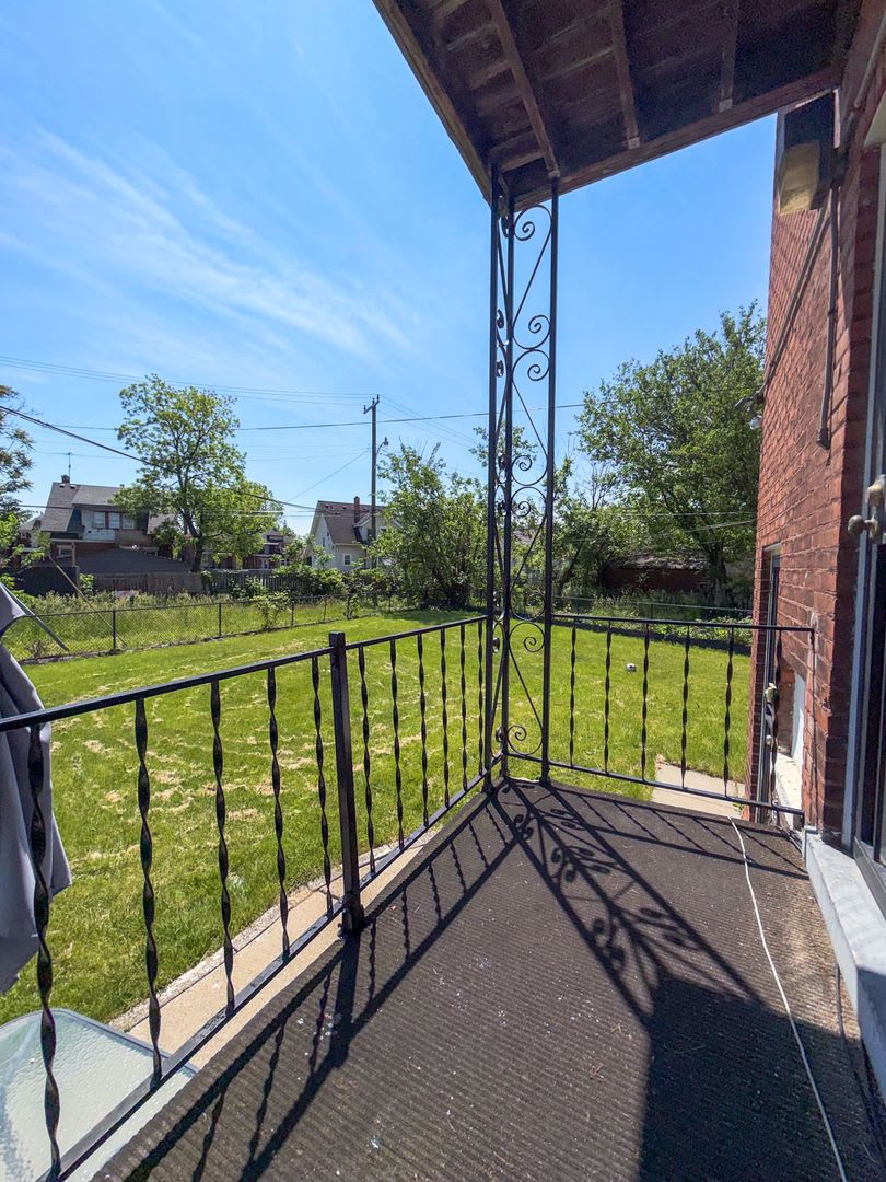 Beautiful Brick lower duplex unit – photo 4