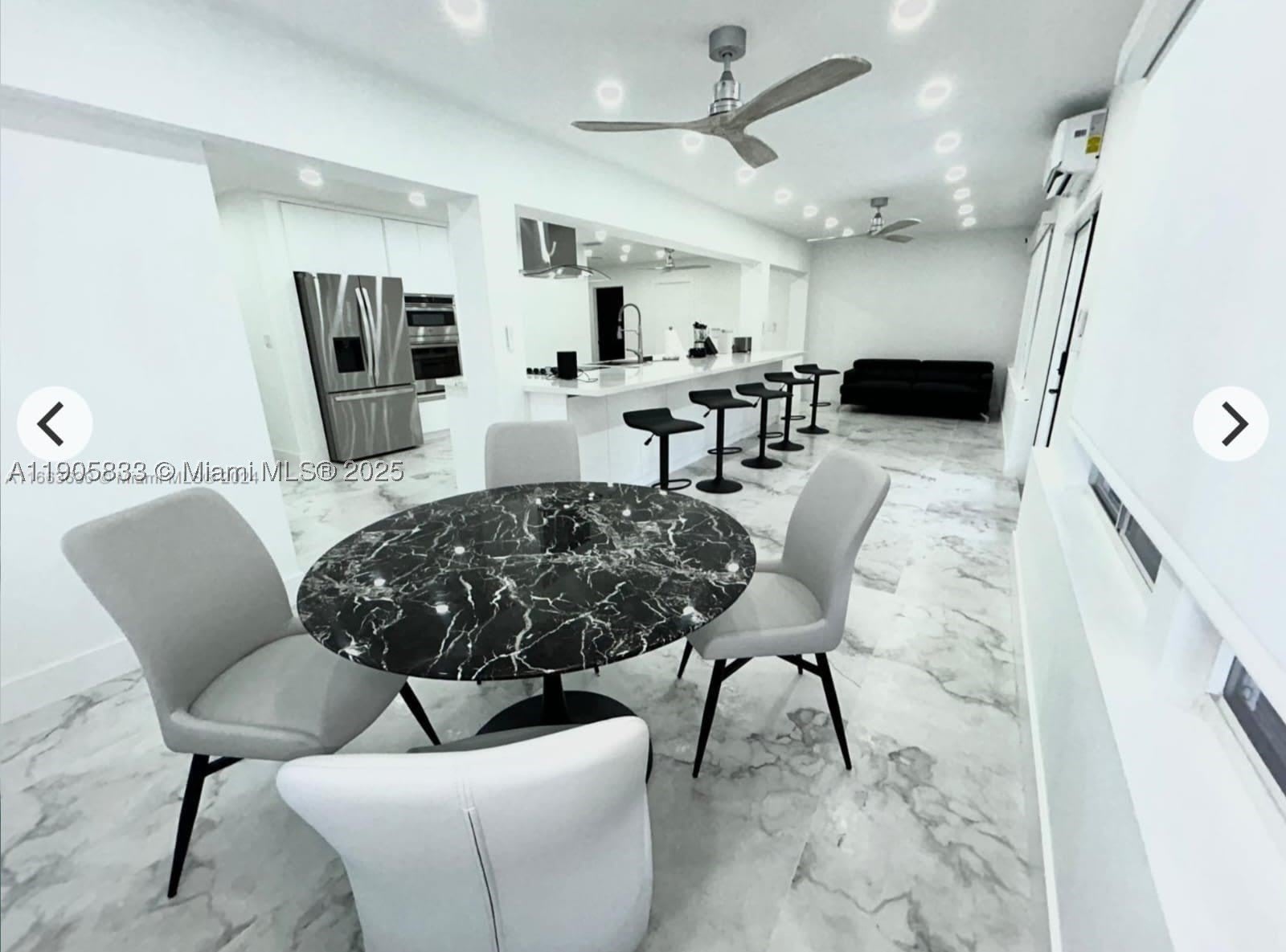 4521 SW 55th Ave – photo 3