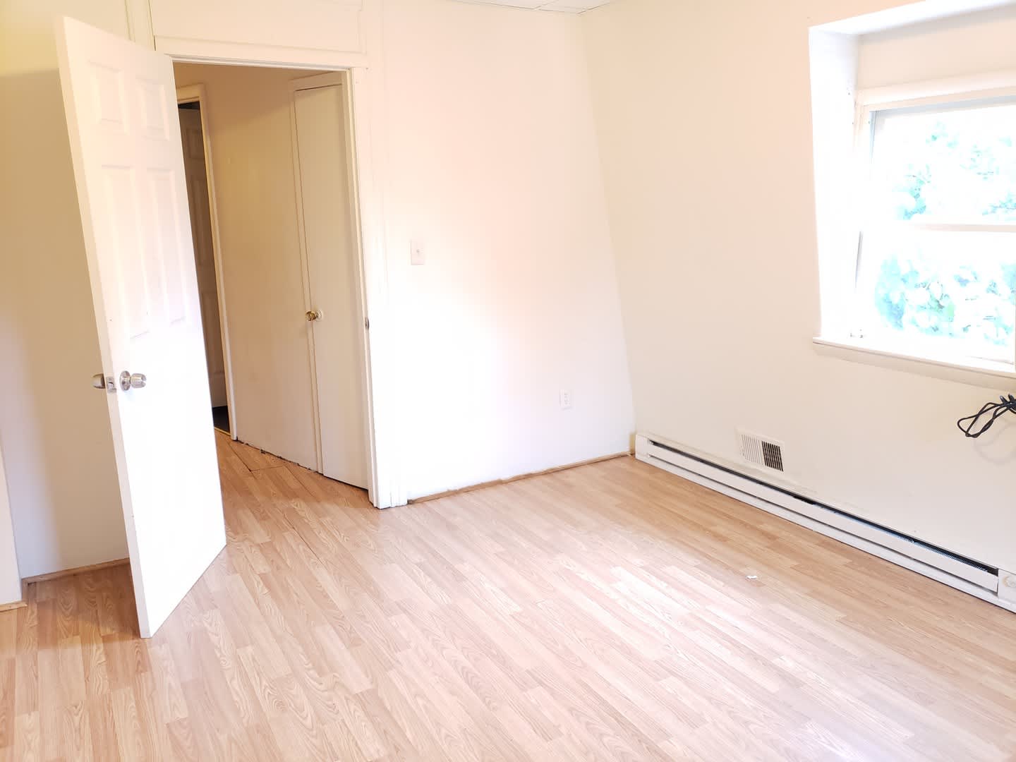 Charming 2Bed/1Bath Semi-Detached Home in Allentown! – photo 3